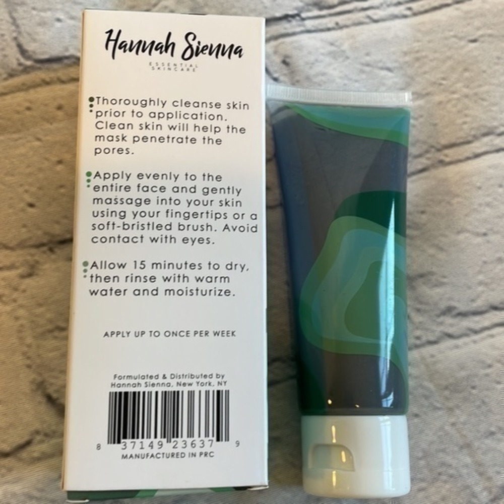 Hannah Sienna Essential Skincare Purifying Charcoal Mask - Picture 4 of 6